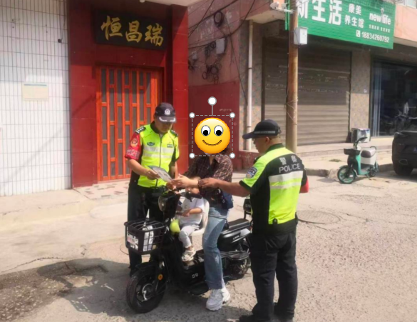 临汾公安交警交通安全进农村，护航秋收农忙季