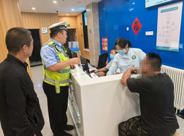 货车驾驶员突发疾病，山西高速交警争分夺秒紧急救援