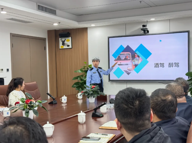 运城河津市公安局交通管理大队深入企业开展“禁酒驾反醉驾”普法宣传