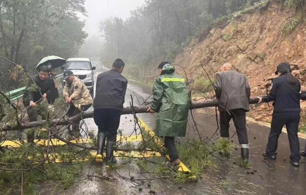 连续雨天来袭 长治壶关公安“汛”速出击护民安