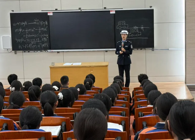 长治：学霸交警开讲！这场“天花板”级的安全课超硬核