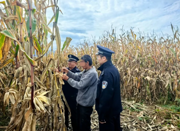 忻州定襄县公安局南王派出所：“田间调解”化纠纷  护航秋收送平安