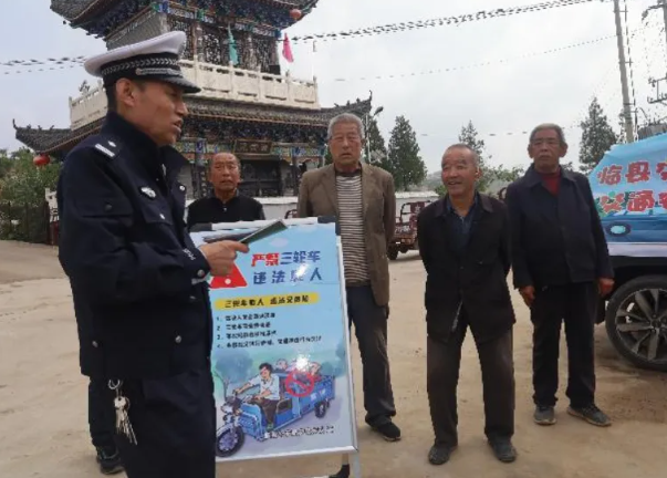 吕梁临县公安：进村 “拉家常” 讲安全！筑牢乡村老年人出行防护网