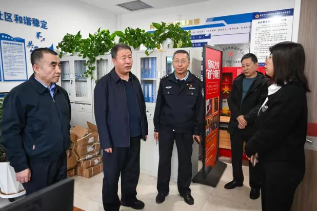 吕梁离石：王继军在凤山、莲花片区督导社区警务工作