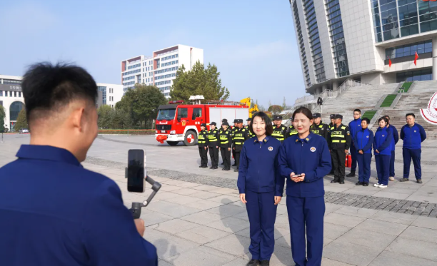 培训筑基  演练强能——朔州消防开展大学安保实训活动