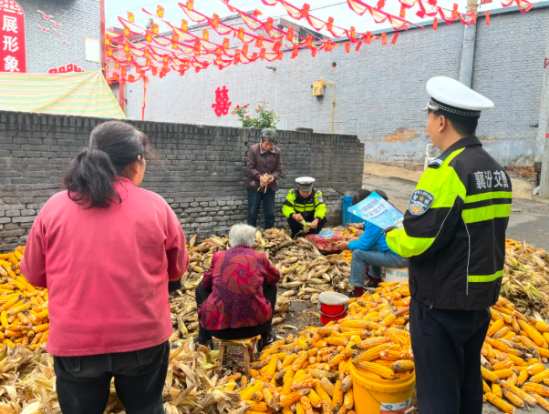 秋收秋种时节  临汾襄汾交警紧抓宣传护平安