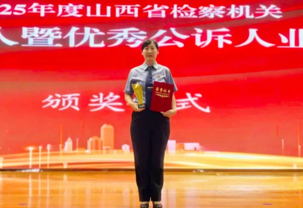 张鹏冲：沐集体之力  淬公诉锋芒