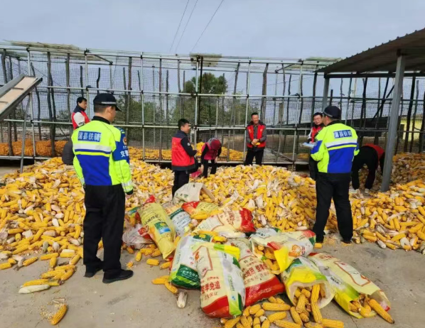 临汾蒲县公安局交管大队深入农村田间地头，把交通安全“送”到秋收一线