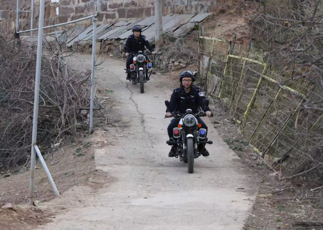 晋城沁水县十里派出所：“十里走单骑”！将警务工作“搬到”田间地头