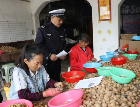 吕梁交口：“警”随丰收脚步  护航秋实平安