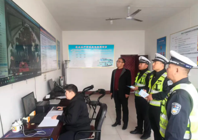 临汾公安交警进企业  拧紧客运“安全阀”