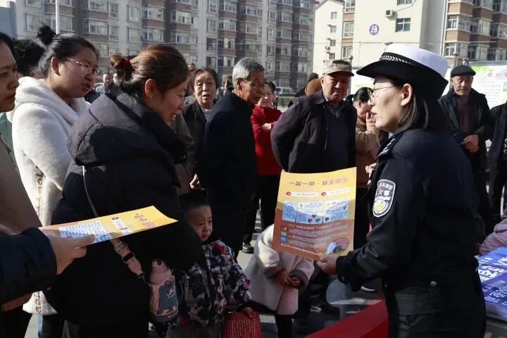 吕梁孝义公安：文明交通护夕阳  礼行天下伴我行