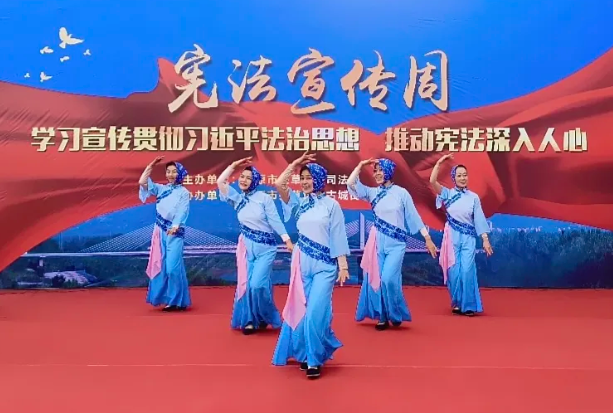 从广场到校园——太原尖草坪区司法局、古城街道宪法宣传活动，让法治扎根每个角落