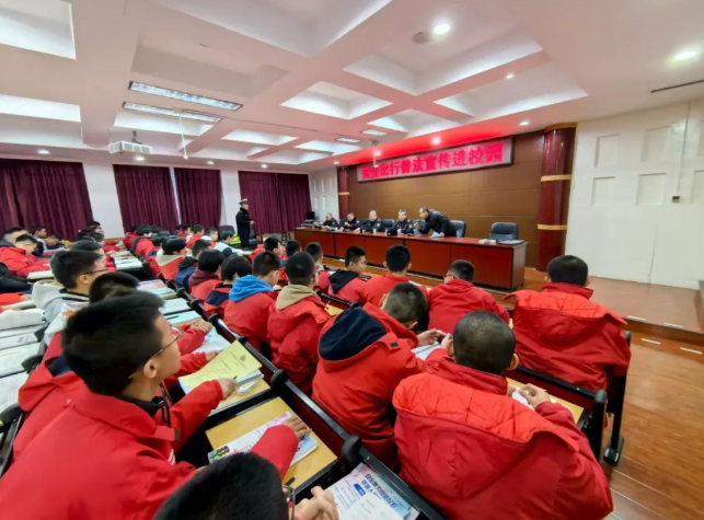 山西高速交警进校园普法护航筑平安