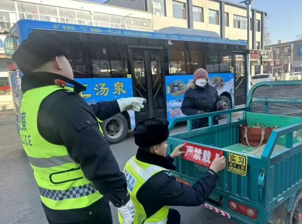 社区讲安全  站点话配送——大同阳高县公安局交管大队在行动 “头”等大事不放松