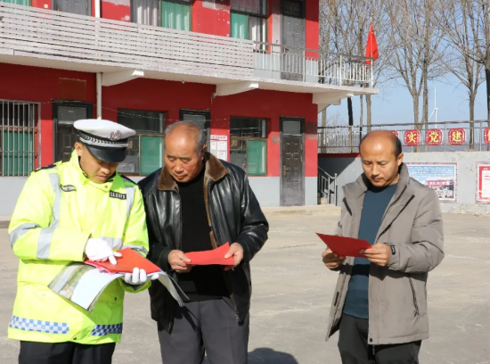 吕梁交口公安：年关出行别大意！进村入户送 “安全干货”