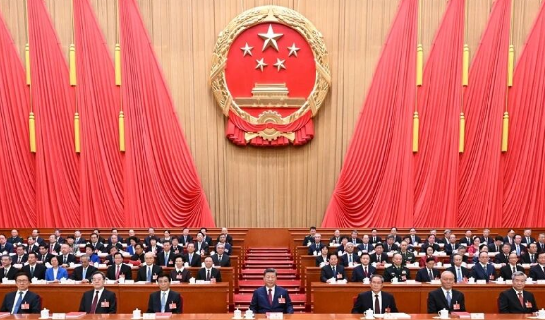 十四届全国人大四次会议在京闭幕  习近平等在主席台
