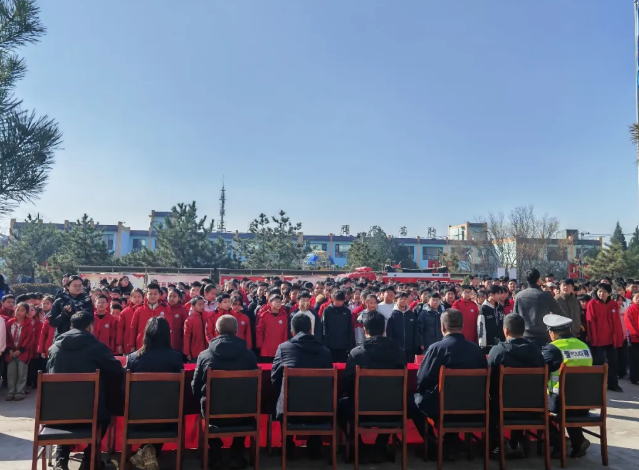 吕梁交城交警走进安定学校开展安全宣讲