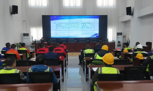 吕梁市公安交管支队：筑牢养护施工安全防线  护航国道通行平安