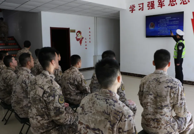 吕梁交口：交警送法进军营  安全同行守初心