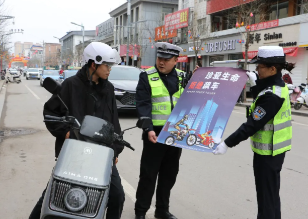 文明出行入人心  吕梁交口交警在行动