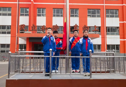 童心系国防   共筑强国梦——吕梁离石区南关小学开展国防教育