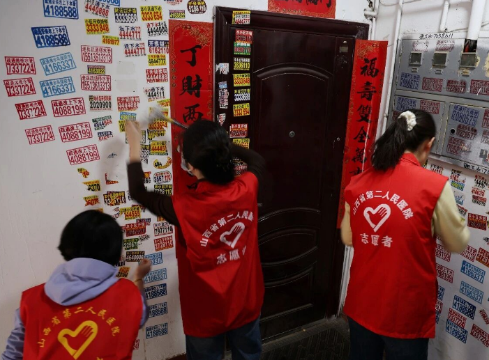 山西省第二人民医院共青团志愿者走进双西三社区 以志愿行动美化